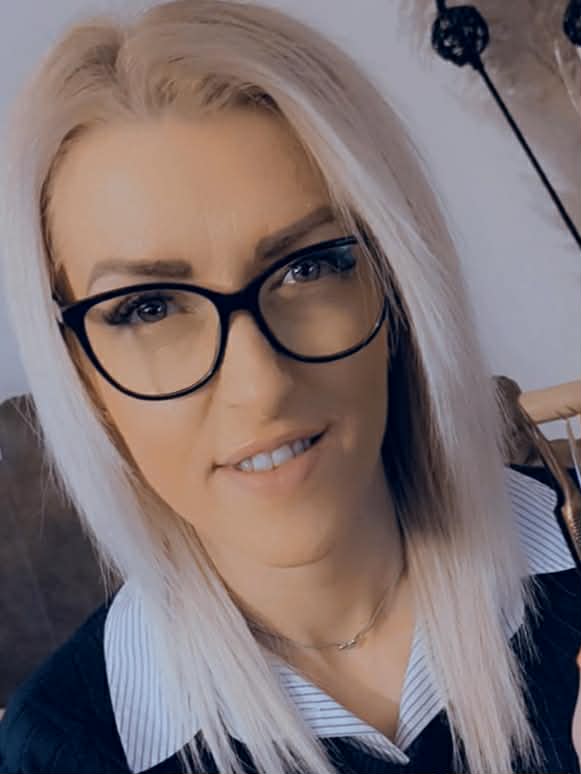 Pelikán Szépségszalon - Budapest, 22. kerület Szempilla építés , műszempilla, kozmetika , arckezelés, kozmetikus, sminktetoválás, soft powder, műköröm építés, géllakozás